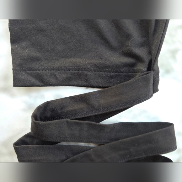 Pink Victoria's Secret Black Cropped Yoga Leggings - Picture 4 of 7